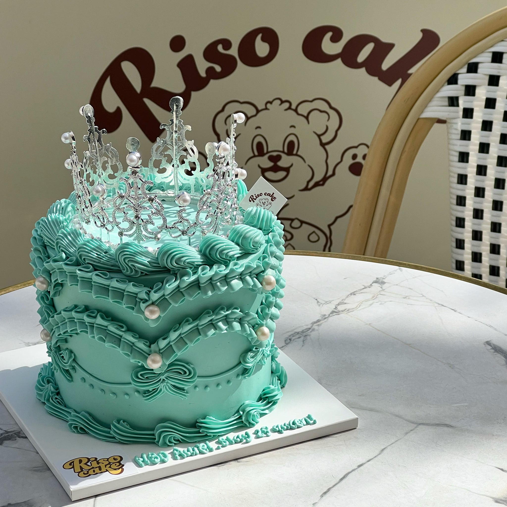 Luxury Tiara Cake (Tall Design) – Riso Cake