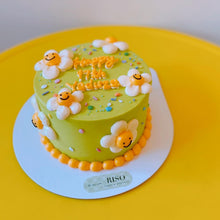 Load image into Gallery viewer, Smiley Daisy Cake
