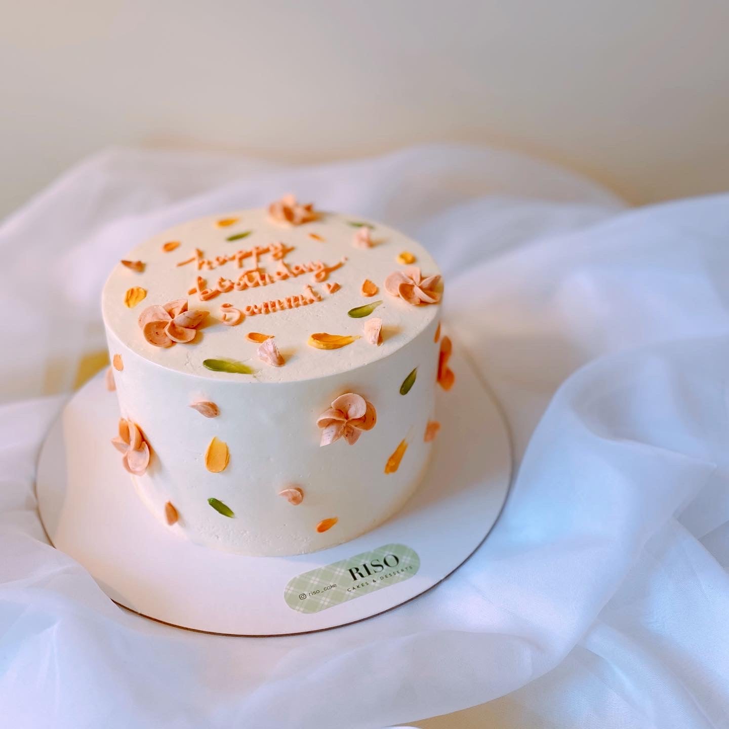 Simple pleasure - Peach butterfly cake | Facebook
