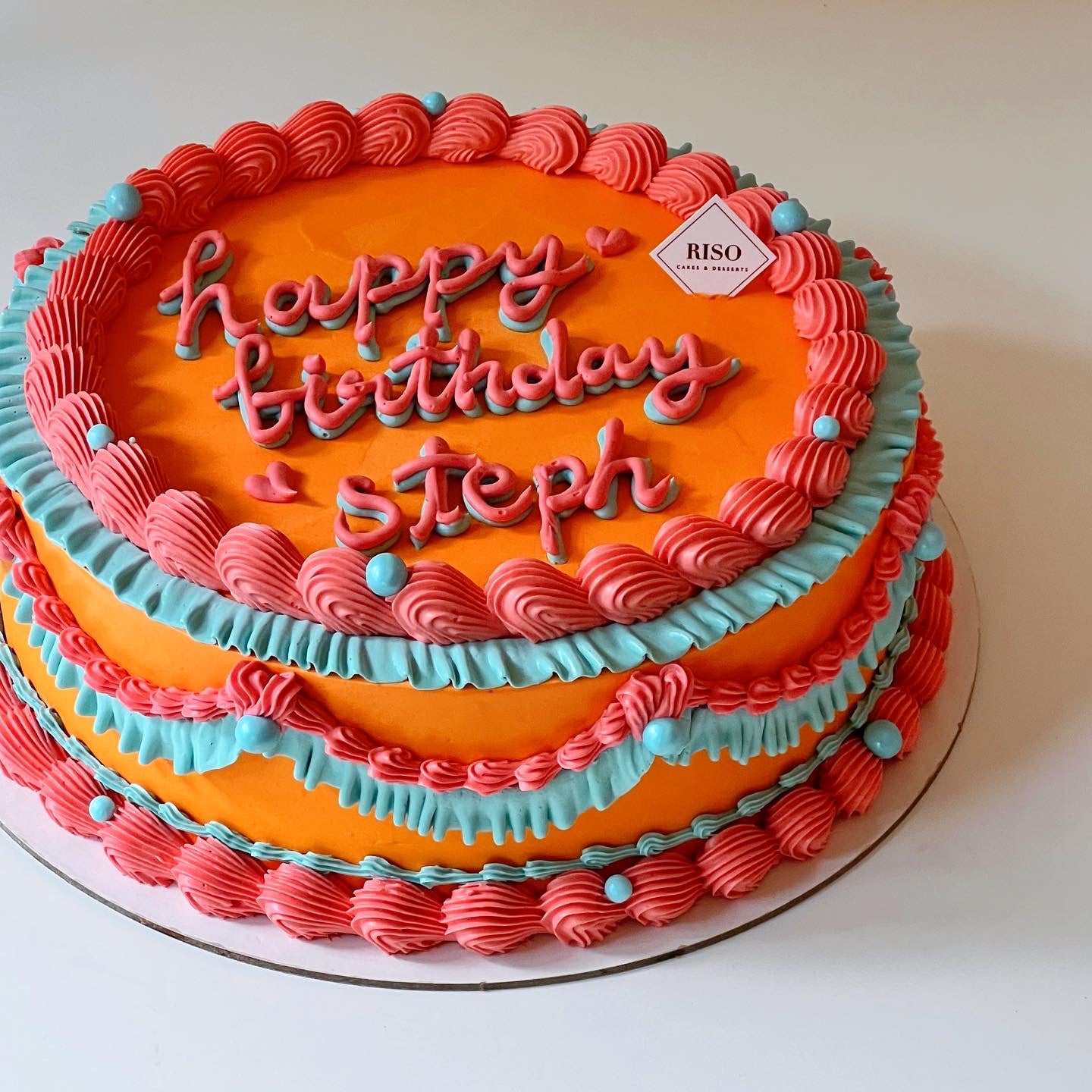 These Retro-Style Cakes Are All The Rage Right Now