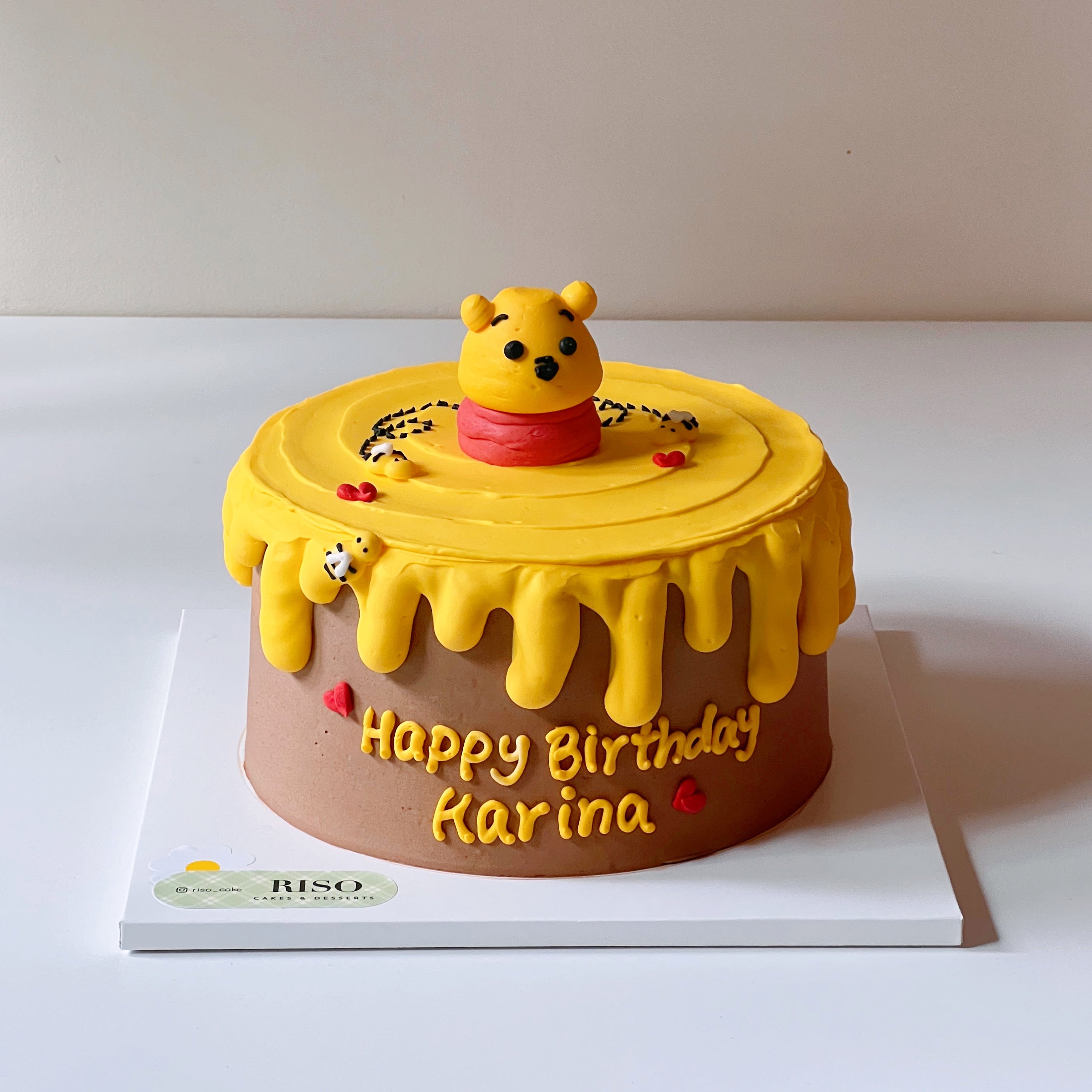Winnie Pooh Bear Cake |Chocolate Pinata | Artisan Cakes | French Cakes &  Pastry | Designer Cakes | Chocolate Pinata | Macaron | Flowers & Balloon |  Gifts