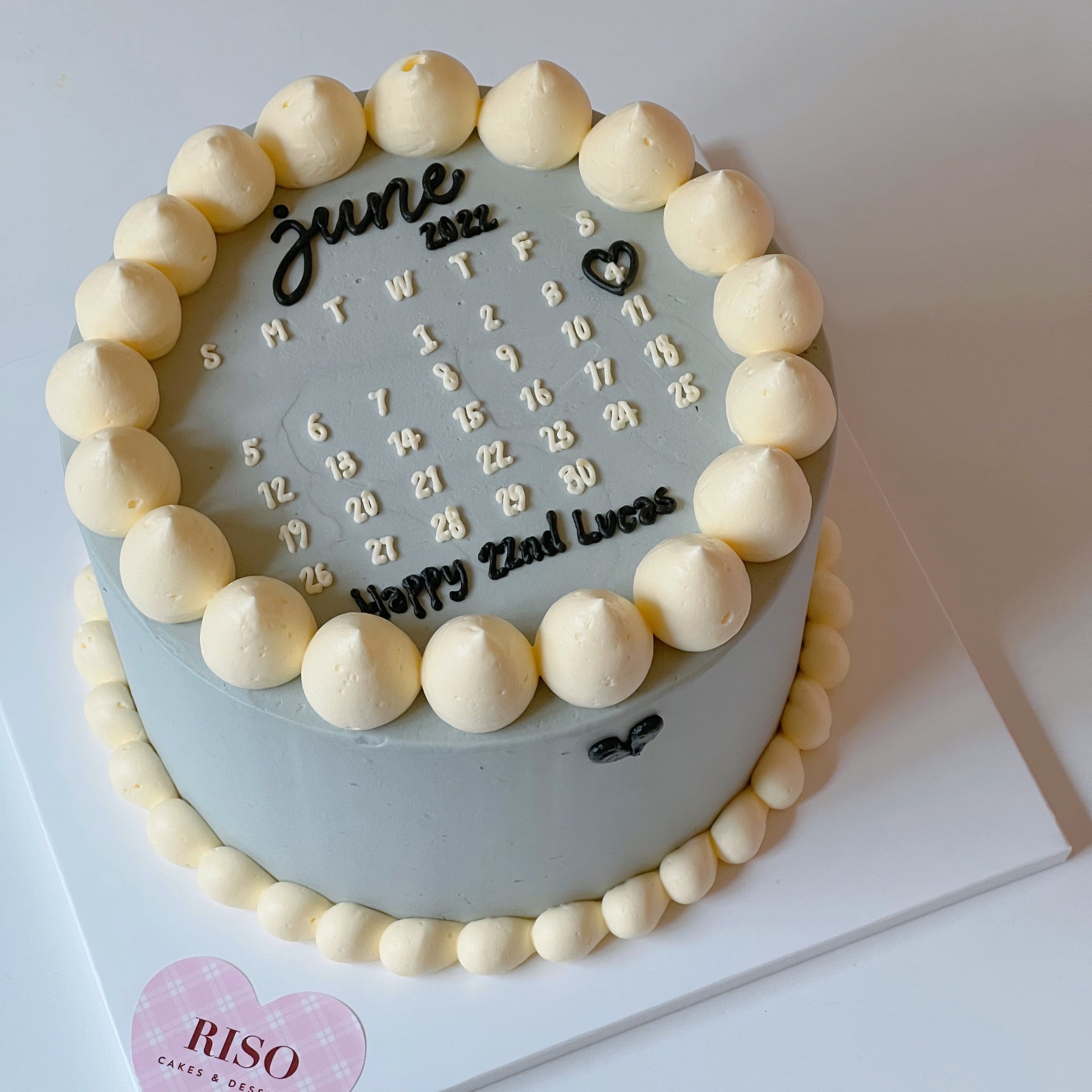 Minimalist Calendar Cake |#Lettering #Cake| | Basic Buttercream Piping for  Beginners | Gaely Cake - YouTube