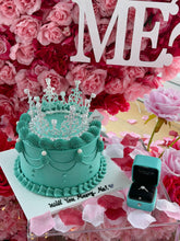 Load image into Gallery viewer, Vintage Tiara Cake
